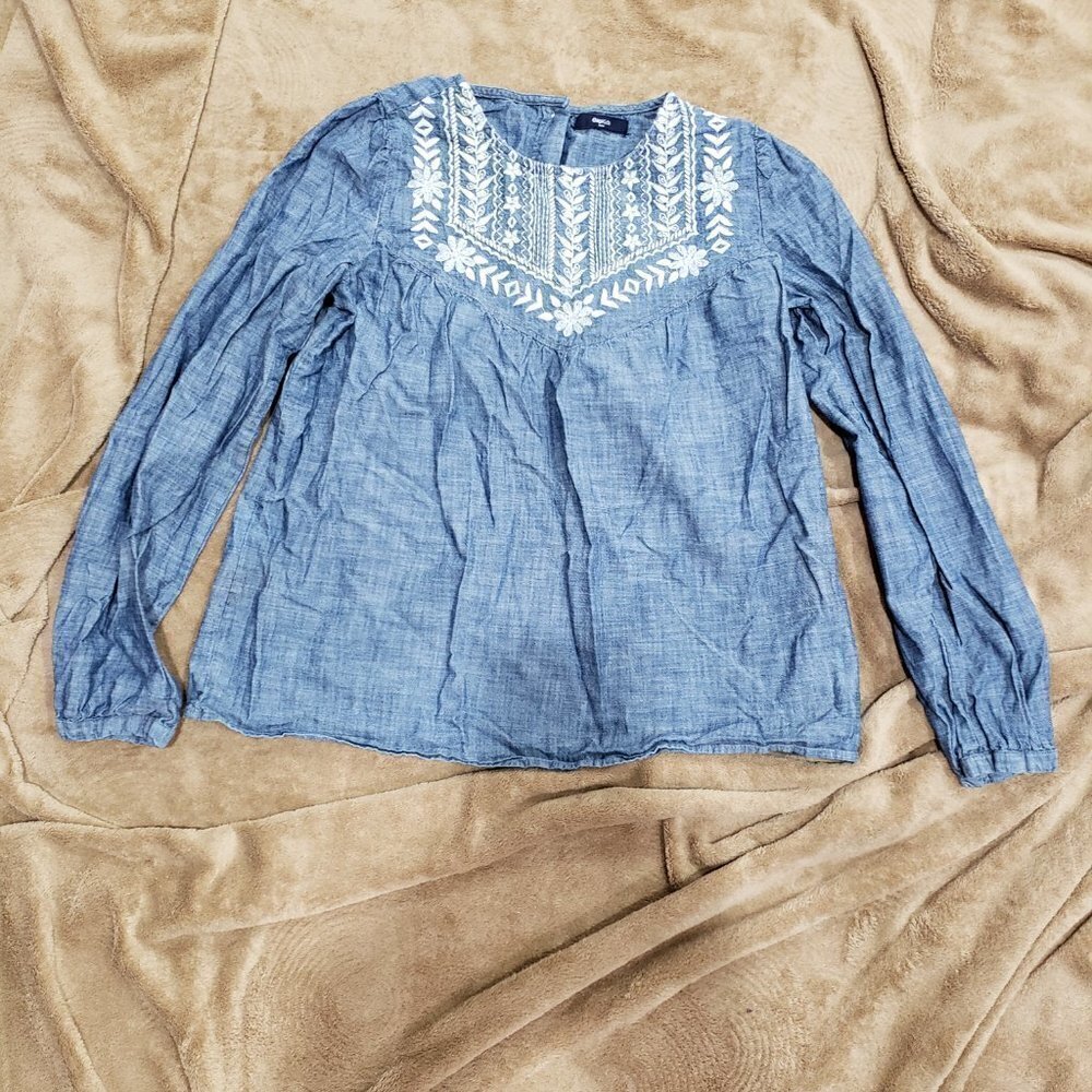 Gapkids, Size XXL Girl’s Long Sleeve Blue top with  White design